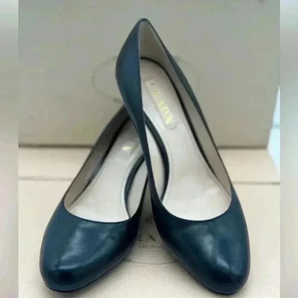 Prada Shoes Size 37.5 - Picture 2 of 7